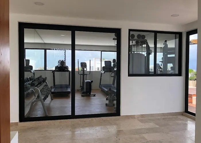 Apartment Modern Close To The Beach, Roof Pool And Fast Wifi *